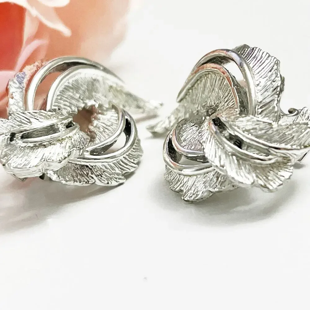 Sarah Coventry Vintage Feathered Fashion Silver tone Clip Earrings